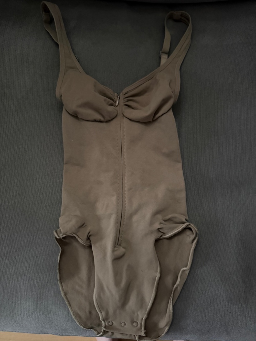 SKIMS Seamless Sculpt Zip
Front Brief Bodysuit Desert Small NWOT - Picture 2 of 7